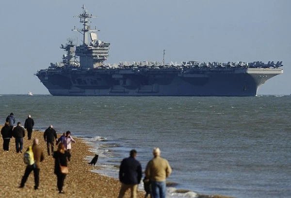 Thuyền trưởng tàu sân bay cầu cứu vì COVID-19, Hải quân Mỹ khước từ!