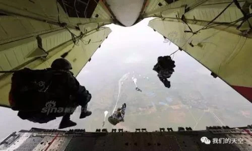 Mục kích lính dù Trung Quốc đổ bộ bằng phi cơ...Nga