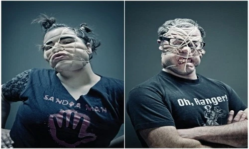 Chết khiếp với trò chụp ảnh chân dung kiểu... bó chân giò