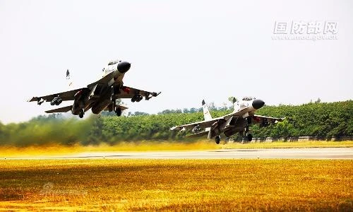 Tiêm kích J-11B Trung Quốc phóng rocket đạt 95% trúng đích