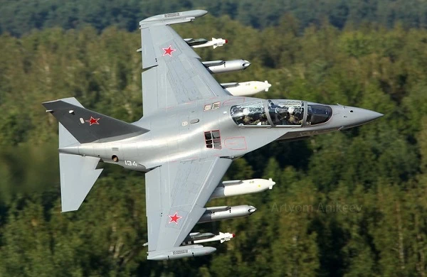 Yak-130 về Việt Nam khi cần có thể dùng thay tiêm kích - bom Su-22?