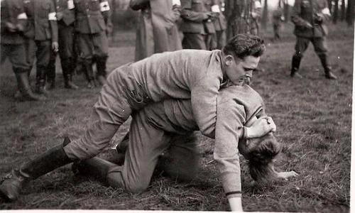 Cận chiến trong CTTG 2: Khi súng ống trở nên bất lực