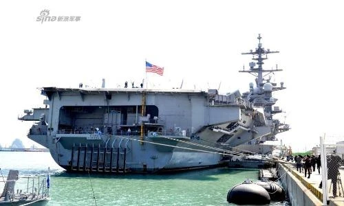 Ảnh tàu sân bay Mỹ lặng lẽ tiến vào Hàn Quốc