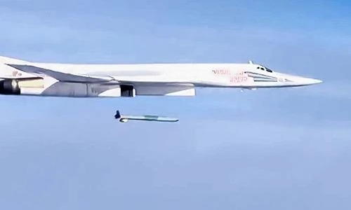 Sởn gai ốc với tên lửa hành trình Kh-555 của Nga