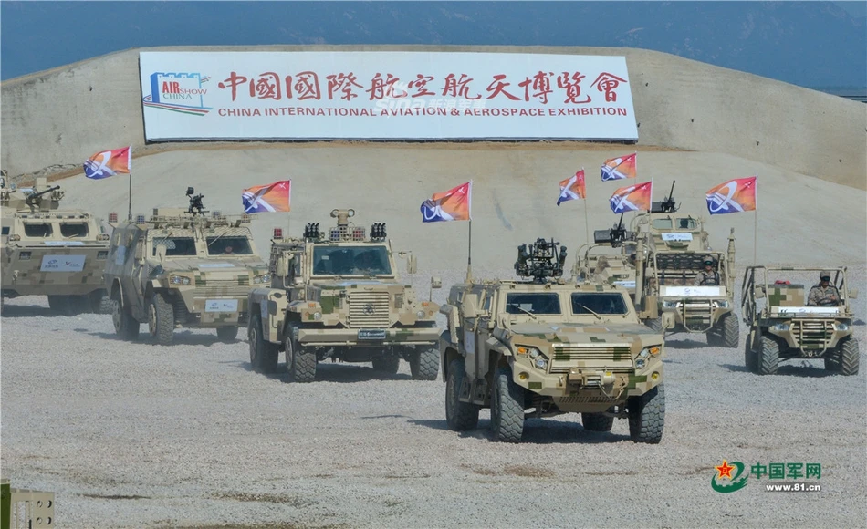 Ngỡ ngàng màn “voi đi bộ” của xe bọc thép TQ tại triển lãm Chu Hải