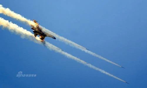 Ảnh: Trung Quốc triển khai tiêm kích Su-30MKK phóng rocket tấn công
