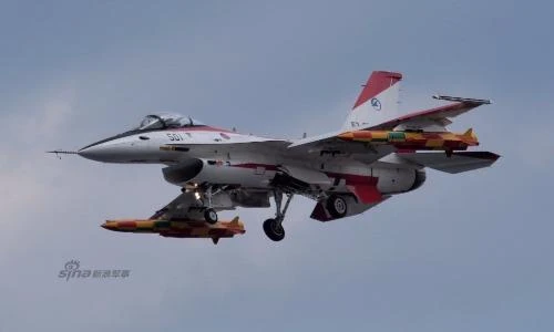 Nóng hình ảnh tiêm kích F-2 Nhật Bản mang "sát thủ diệt hạm"