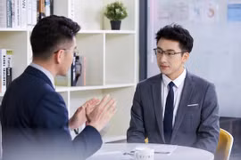 Người EQ cao không bao giờ nói “vâng ạ” trong tình huống này với sếp