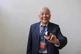 Tay nắm trị liệu, sáng chế từ cơn bạo bệnh của kỹ sư U80