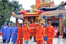 Cá Ông dạt bờ Lý Sơn, bí ẩn nghi lễ trăm năm văn hóa biển