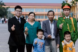 Cách học của Thủ khoa có cha làm phụ hồ, mẹ không biết chữ