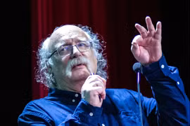 Phát hiện bị chê cười, 28 năm sau giành giải Nobel