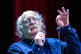 Phát hiện bị chê cười, 28 năm sau giành giải Nobel