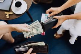 EQ cao không nỡ nói “không”, vẫn từ chối vay tiền cực khéo