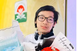 Nam sinh “vác em” đi thi đỗ trường top, hành trình xúc động