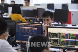 Lực bán gia tăng, VN-Index giảm hơn 40 điểm trong phiên cuối tuần