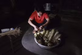 Bánh chưng chỉ mốc nhẹ, vì sao phải vứt bỏ?