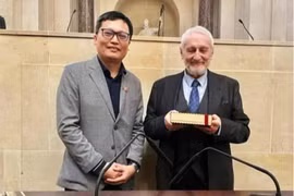 PGS.TS Nguyễn Tuấn Cường, người đưa di sản Hán Nôm thành tài sản văn hóa