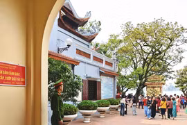 Thông tin về việc 'làm hỏng xe máy' người đi lễ tại Phủ Tây Hồ để trục lợi