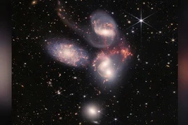 Cấu trúc vũ trụ siêu hiếm 'xuyên không' từ 13 tỉ năm trước