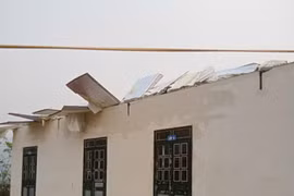 Lốc xoáy làm tốc mái trường học, 9 nhà dân ở Điện Biên bị ảnh hưởng