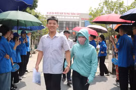 Đề thi tiếng Anh vào 10 dễ bất ngờ, có thí sinh chỉ làm 10 phút