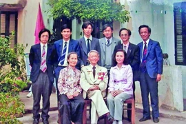 Bí quyết nuôi 8 người con thành danh của gia đình trí thức nổi tiếng