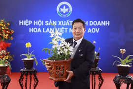 Giáo sư Trần Duy Quý và giấc mơ nâng tầm hoa lan Việt