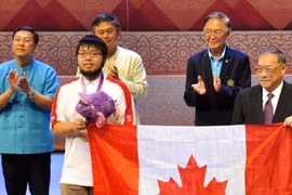 Alex Song, thần đồng 6 lần thi IMO, 5 HCV, ai qua được?