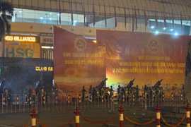 15 loạt đại bác khai hỏa tại Mỹ Đình trong đêm sơ duyệt