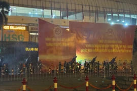 15 loạt đại bác khai hỏa tại Mỹ Đình trong đêm sơ duyệt