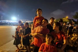 Ngàn người dân đón chào đoàn xe cơ giới tiến vào Trường đua F1 Mỹ Đình