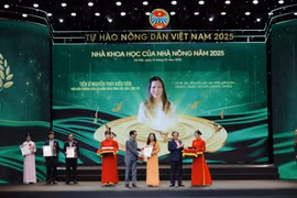 Nữ tiến sĩ 25 năm lai tạo giống lúa bền vững ở miền Tây