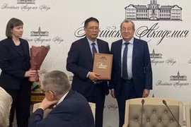 Chuyên gia hóa sinh Việt Nam được Viện Hàn lâm Khoa học Nga vinh danh