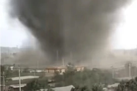 Lốc xoáy kinh hoàng trong bão số 10 Bualoi, chuyên gia lý giải sao?