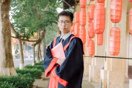 Thủ khoa A00 không smartphone, không game, học lúc 1h sáng