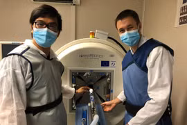  9X Việt chinh phục Pháp, về nước giải bài toán kháng thuốc