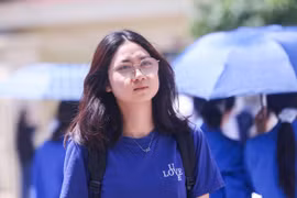 Đúng 14 giờ chiều nay (25/6), tất cả thí sinh dự thi tốt nghiệp Trung học Phổ thông năm 2025 đến điểm thi làm thủ tục dự thi, nghe phổ biến quy chế, trước khi bước vào kỳ thi trong hai ngày 26-27/6.