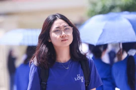 Đúng 14 giờ chiều nay (25/6), tất cả thí sinh dự thi tốt nghiệp Trung học Phổ thông năm 2025 đến điểm thi làm thủ tục dự thi, nghe phổ biến quy chế, trước khi bước vào kỳ thi trong hai ngày 26-27/6.