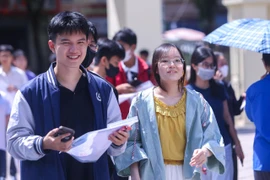 Hơn 1,16 triệu sĩ tử hồi hộp đến điểm thi trước giờ G.
