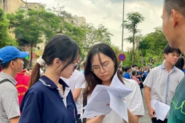 Đề Toán khó, sĩ tử người khóc kẻ cười tự tin 9,5 điểm