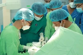 Ghép bàn tay vào chân ở Bình Dương tiếp nối kỳ tích ghép chi thể Việt Nam