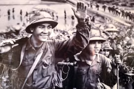 Người lính trong bức ảnh lịch sử bất ngờ ‘gặp lại chính mình’ sau 38 năm