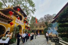 Đi chùa 'tốt lễ', vì sao không 'dễ cầu'?