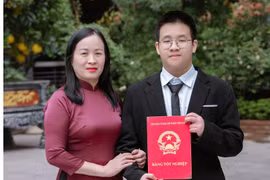 Mẹ “thủ khoa kép”: Học chuyên không nặng nếu là ước mơ con
