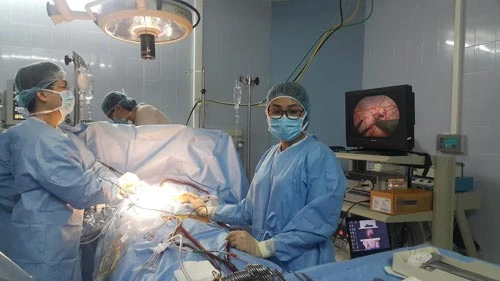 Lần đầu tiên Việt Nam thực hiện mổ vá tim khi tim đang đập