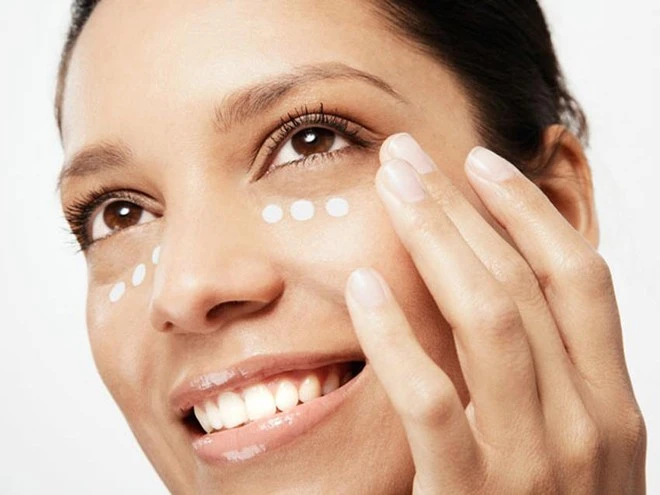 Sai lầm phổ biến khi dùng kem dưỡng mắt