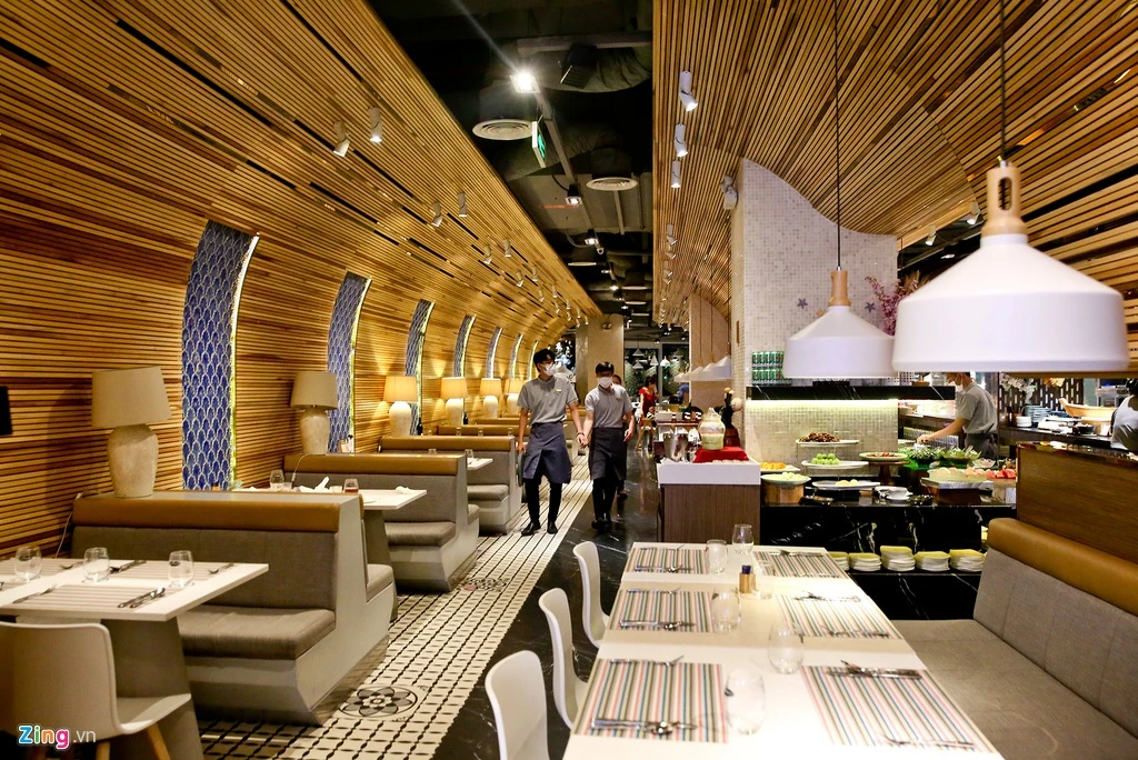 Trung tâm thương mại ở TP.HCM vắng tanh giữa dịch virus corona