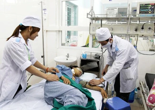 Dấu hiệu ngộ độc rượu cực nguy hiểm dễ gây tử vong