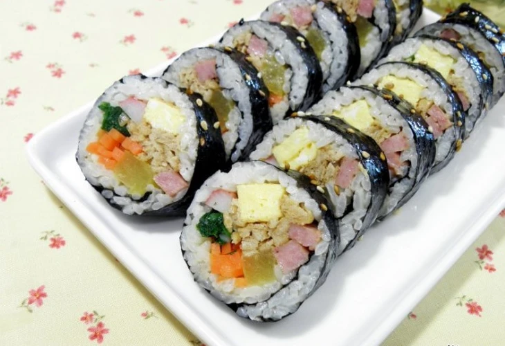 Cách làm cơm cuốn Kimbap chuẩn ẩm thực Hàn Quốc